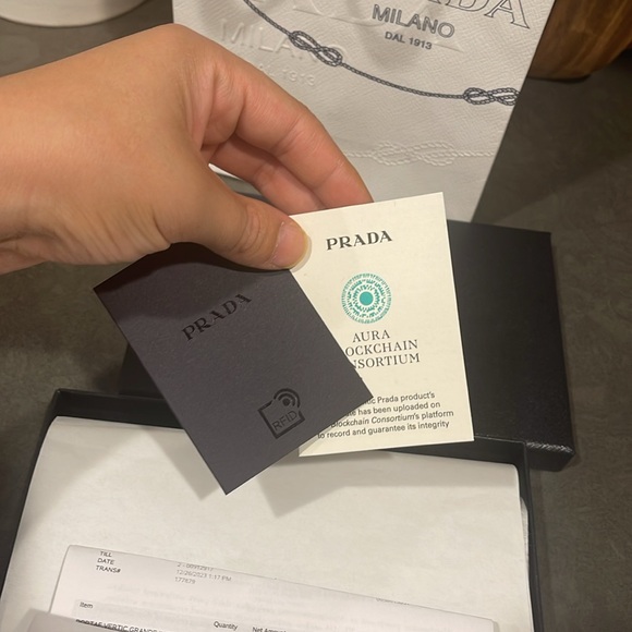 PRADA Large Saffiano and smooth leather wallet - Picture 13 of 13